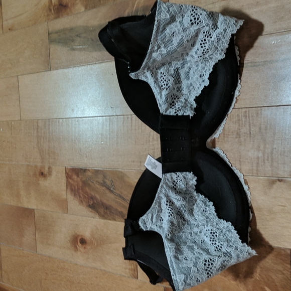 Victoria's Secret bra. New, never worn. - Picture 2 of 3